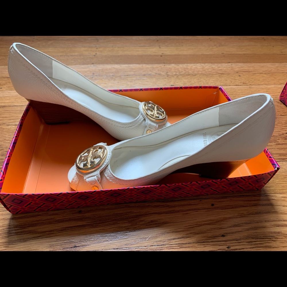 Beautiful barely worn Tory Burch wedge heels